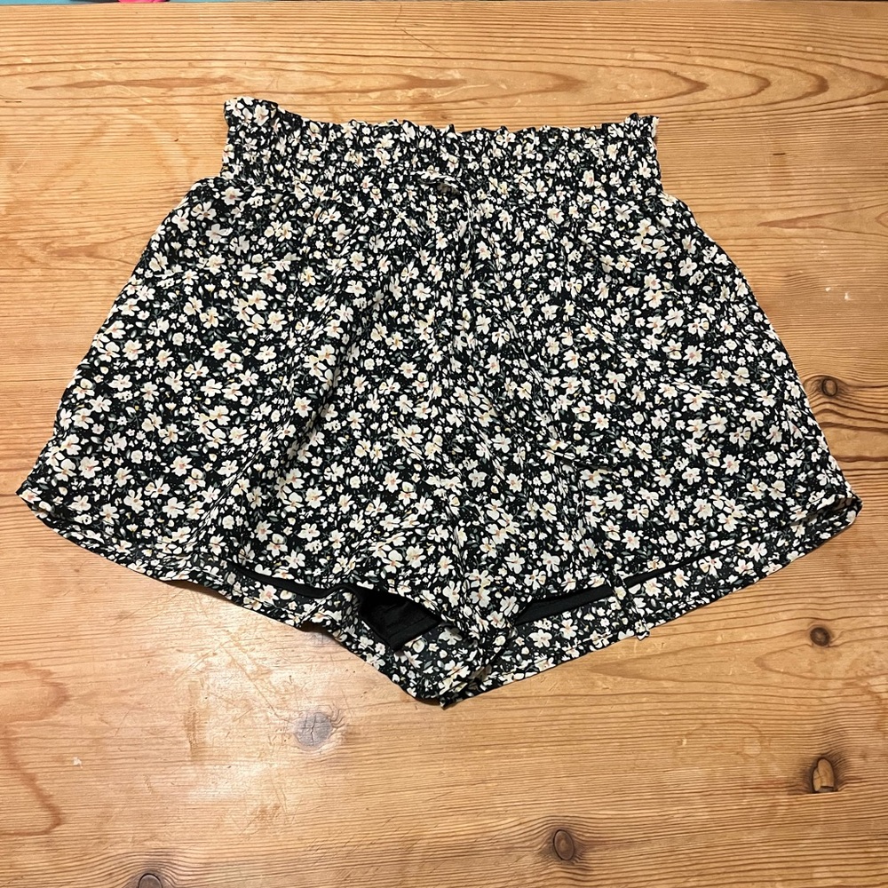 Altar'd State Black and White Floral High Waist Shorts XS
